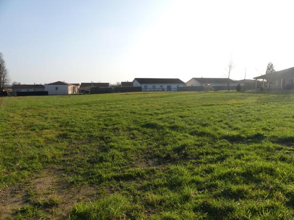 Terrain à bâtir de 1 152 m² - viabilisé et libre constructeur et hors lotissement