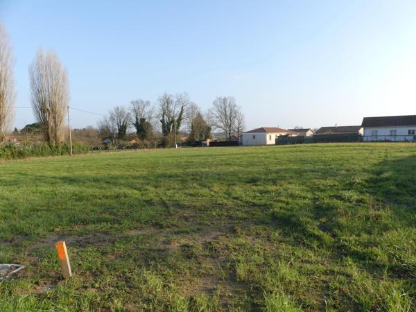 Terrain à bâtir de 1 152 m² - viabilisé et libre constructeur et hors lotissement
