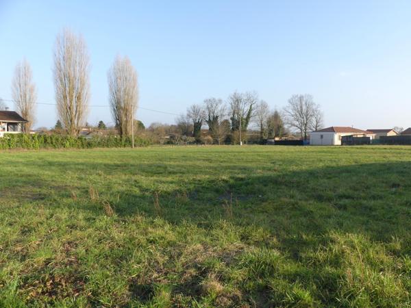 Terrain à bâtir de 1 152 m² - viabilisé et libre constructeur et hors lotissement