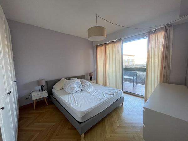 AIX EN PROVENCE - APPARTEMENT DE TYPE 4 - CLIMATISE ET MEUBLE - 98 m²