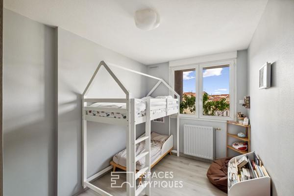 Dernier étage avec beaux volumes et terrasse