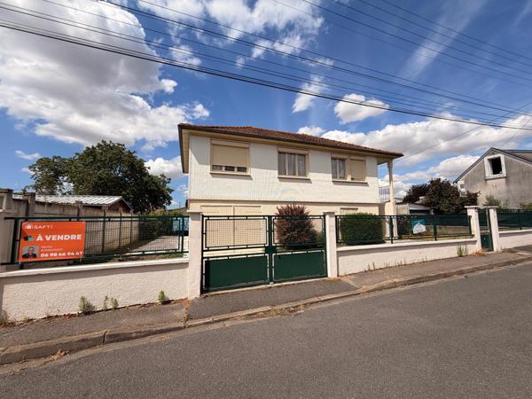 Maison deux chambres sur sous sol, à proximité du centre ville