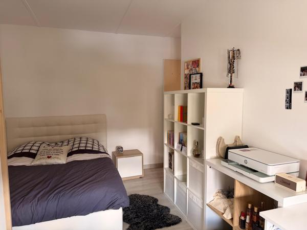Maison deux chambres sur sous sol, à proximité du centre ville