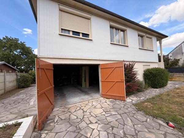 Maison deux chambres sur sous sol, à proximité du centre ville