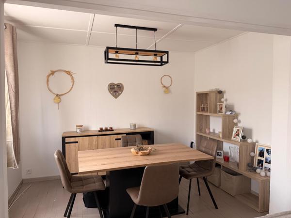 Maison deux chambres sur sous sol, à proximité du centre ville