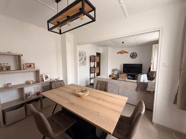 Maison deux chambres sur sous sol, à proximité du centre ville