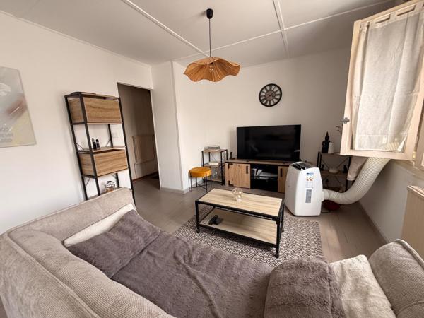 Maison deux chambres sur sous sol, à proximité du centre ville