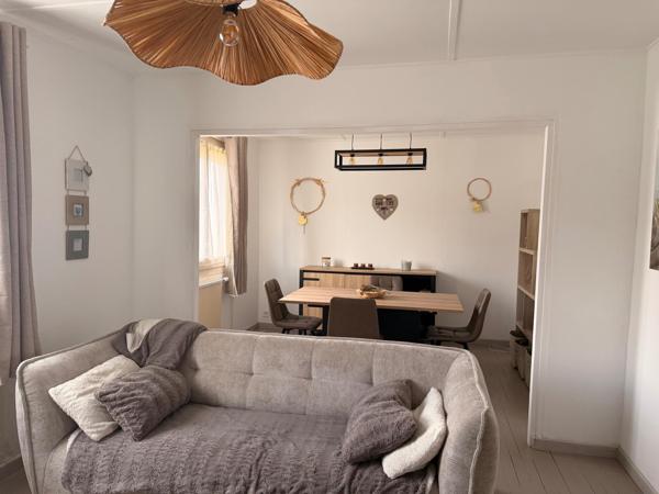 Maison deux chambres sur sous sol, à proximité du centre ville