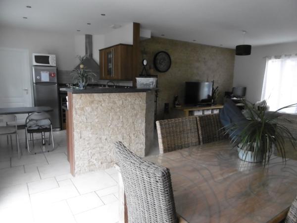 pavillon de 90 m2 de 2007. Plain-pied 3 ch garage 1300 m2 de terrain