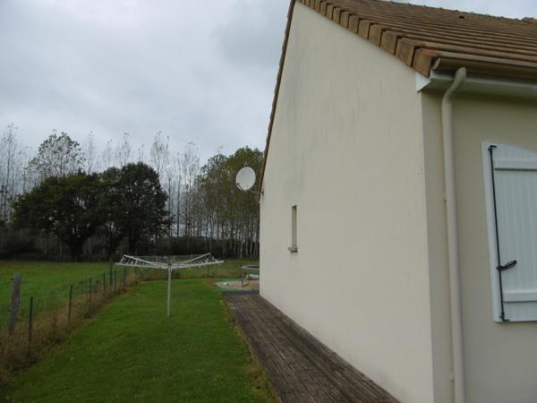 pavillon de 90 m2 de 2007. Plain-pied 3 ch garage 1300 m2 de terrain