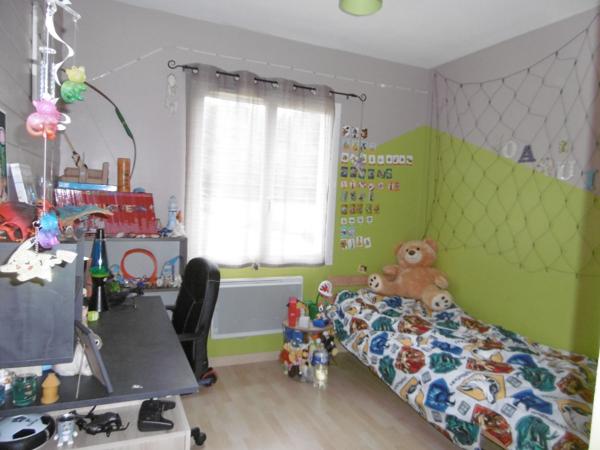 pavillon de 90 m2 de 2007. Plain-pied 3 ch garage 1300 m2 de terrain