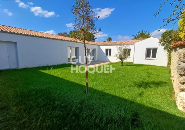 VENTE d'une maison de 5 pièces (153 m²) à CLAVETTE