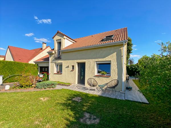 Maison INDIVIDUELLE VAUREAL avec 3 chambres garage et terrain.