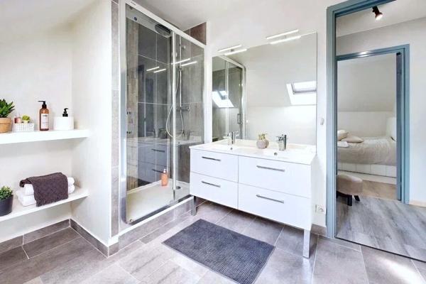 Maison INDIVIDUELLE VAUREAL avec 3 chambres garage et terrain.