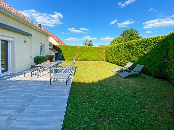 Maison INDIVIDUELLE VAUREAL avec 3 chambres garage et terrain.