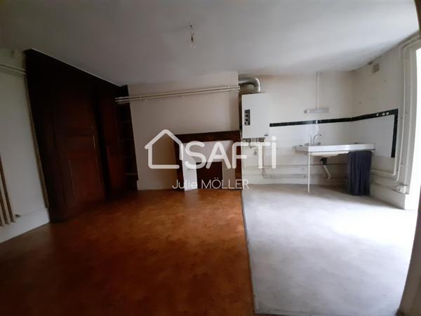 Immeuble à rénover comprenant 4 lots dont 1 local commercial