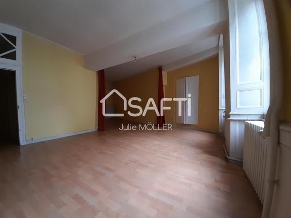 Immeuble à rénover comprenant 4 lots dont 1 local commercial