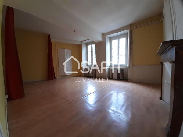 Immeuble à rénover comprenant 4 lots dont 1 local commercial