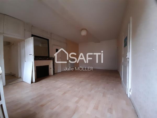 Immeuble à rénover comprenant 4 lots dont 1 local commercial