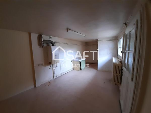 Immeuble à rénover comprenant 4 lots dont 1 local commercial