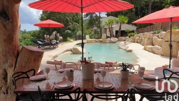 Maison 5 pièces de 207 m² à La Garde-Freinet (83680)