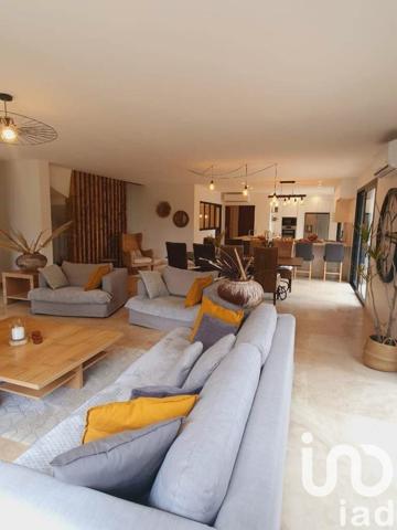 Maison 5 pièces de 207 m² à La Garde-Freinet (83680)