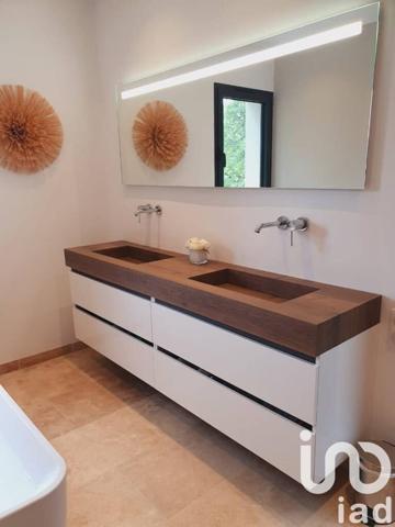 Maison 5 pièces de 207 m² à La Garde-Freinet (83680)