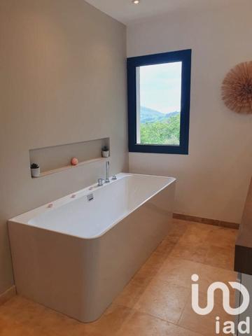 Maison 5 pièces de 207 m² à La Garde-Freinet (83680)