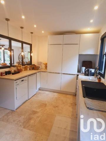 Maison 5 pièces de 207 m² à La Garde-Freinet (83680)