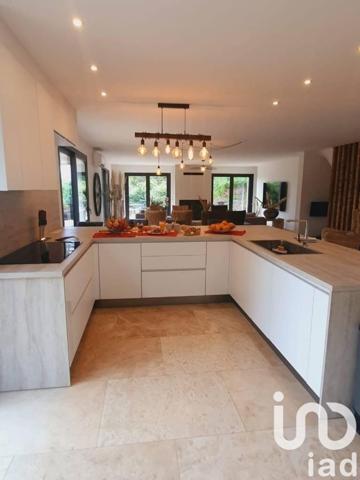 Maison 5 pièces de 207 m² à La Garde-Freinet (83680)