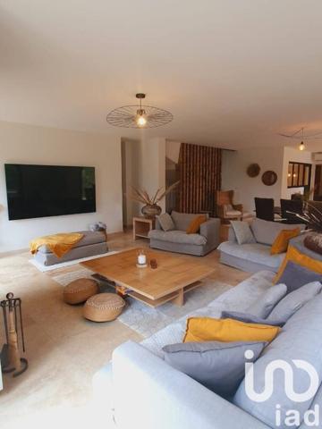 Maison 5 pièces de 207 m² à La Garde-Freinet (83680)