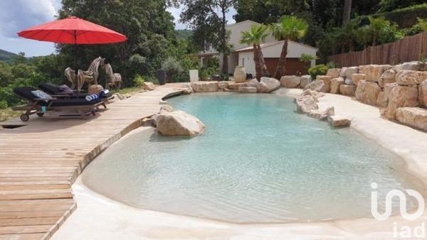 Maison 5 pièces de 207 m² à La Garde-Freinet (83680)