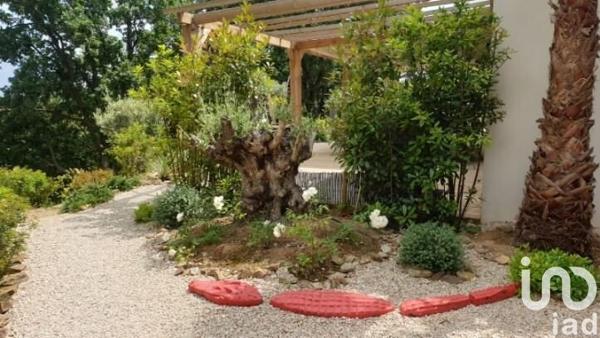 Maison 5 pièces de 207 m² à La Garde-Freinet (83680)