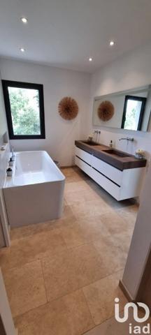 Maison 5 pièces de 207 m² à La Garde-Freinet (83680)