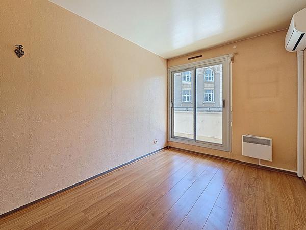 CENTRE VILLE - GARE - Appartement de type T2 bis / T3 - Residence securisee avec concierge