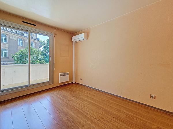 CENTRE VILLE - GARE - Appartement de type T2 bis / T3 - Residence securisee avec concierge