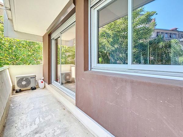 CENTRE VILLE - GARE - Appartement de type T2 bis / T3 - Residence securisee avec concierge