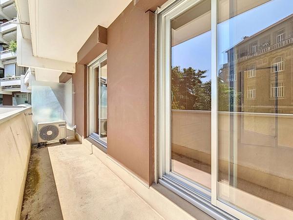 CENTRE VILLE - GARE - Appartement de type T2 bis / T3 - Residence securisee avec concierge