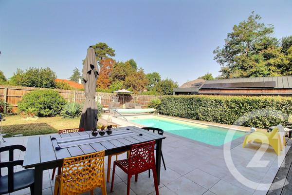 Maison à vendre  7 pièces - 177,27 m 2   PESSAC  - 33
