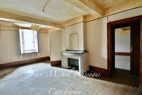 Immeuble de 450m2 à vendre SAINT GAUDENS (31), Local Commercial & 6 Appartements