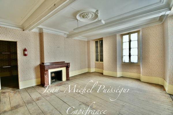 Immeuble de 450m2 à vendre SAINT GAUDENS (31), Local Commercial & 6 Appartements