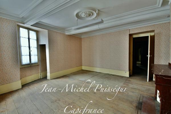 Immeuble de 450m2 à vendre SAINT GAUDENS (31), Local Commercial & 6 Appartements