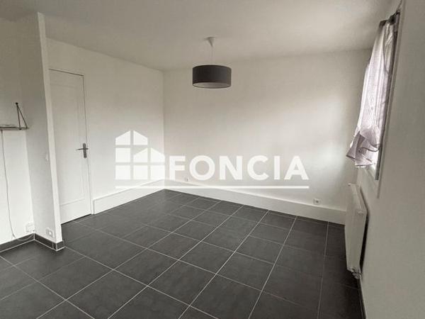 Location Appartement 4 pièces 66 m² - 31 RUE DE TERRENOIRE Saint Etienne 42000