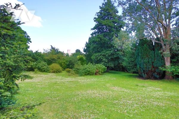 Terrain à bâtir dans le bourg de Bricquebec