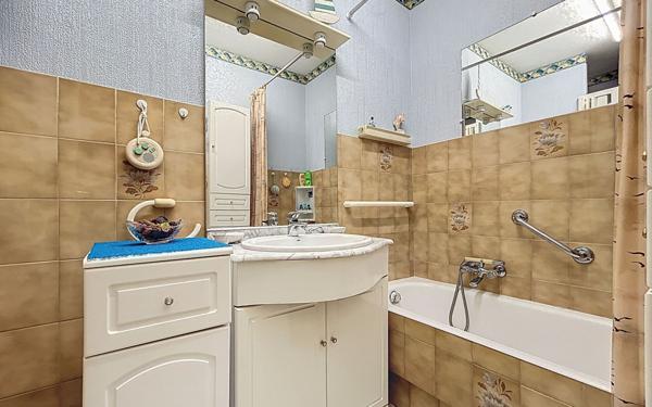 Appartement à vendre    2 pièces • 34 m2 Fréjus