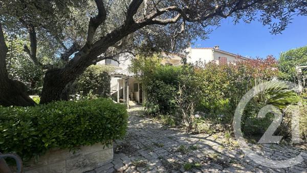 Maison à vendre  6 pièces - 205,34 m2 ARLES - 13