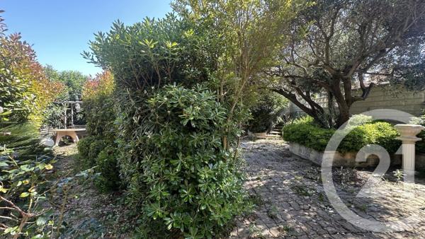 Maison à vendre  6 pièces - 205,34 m2 ARLES - 13