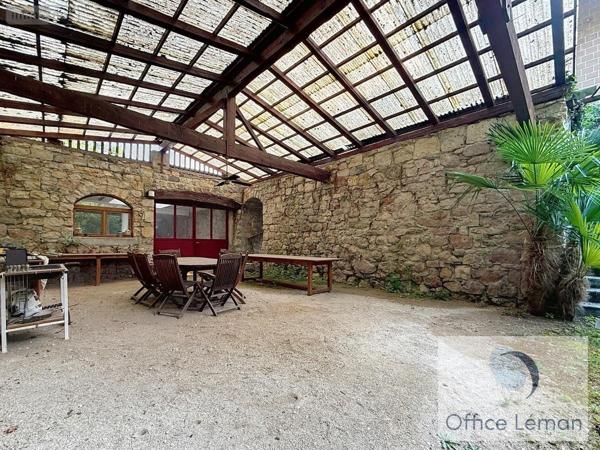 Maison à vendre à Divonne-les-Bains dans l'Ain (01220), ref : 01047-661