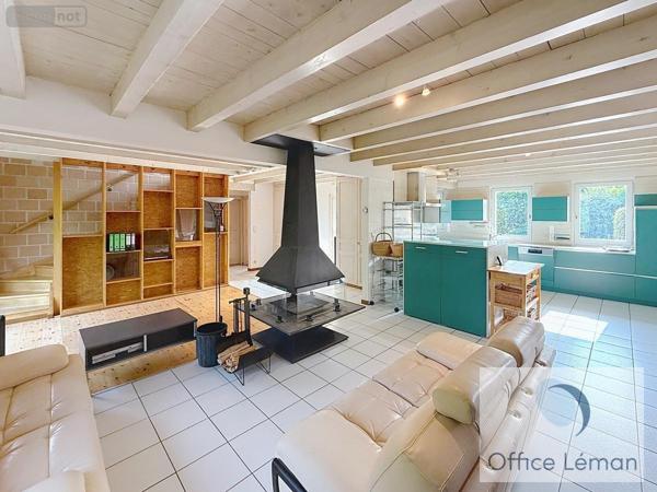 Maison à vendre à Divonne-les-Bains dans l'Ain (01220), ref : 01047-661