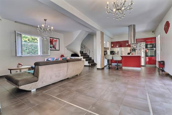 Maison individuelle T4 avec piscine.